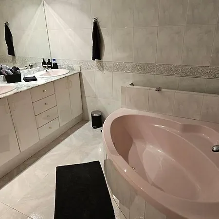 In Big House With Private Pool & Large Outdoor Space Holiday home