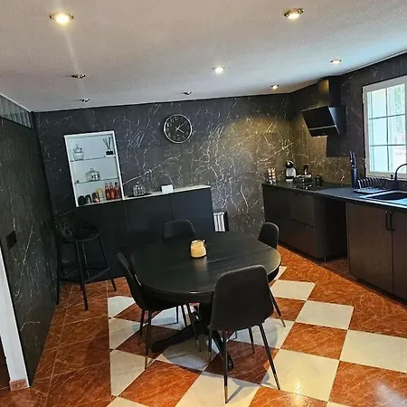 In Big House With Private Pool & Large Outdoor Space * L'Alfas del Pi