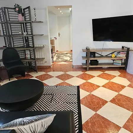 In Big House With Private Pool & Large Outdoor Space Holiday home