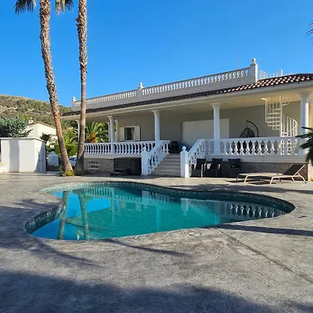 In Big House With Private Pool & Large Outdoor Space L'Alfas del Pi